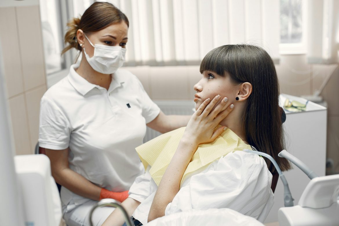 does a cracked tooth need to be pulled